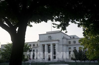 Dùng dằng câu chuyện hạ lãi suất của Fed