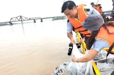 Hà Nội thả cá bảo vệ nguồn lợi thủy sản