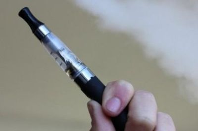 Người đàn ông đột nhiên ho ra máu sau khi hút thuốc lá điện tử