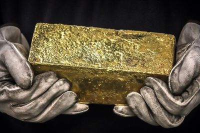 Giá vàng bám trụ tốt, mức lãi từ đầu năm cao hơn chứng khoán và tiền ảo