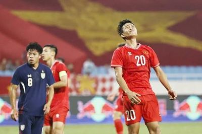 Đội tuyển Việt Nam rớt thêm 2 bậc trên BXH FIFA, trở lại 'vùng trũng' trước thời HLV Park Hang-seo