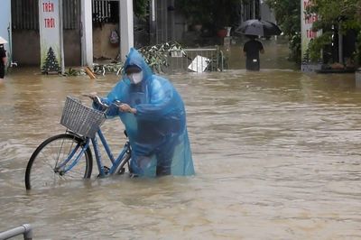 Chương Mỹ (Hà Nội): Huy động nguồn lực sát cánh cùng người dân chống lũ