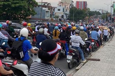 Xe tải tông người đi xe đạp tử vong gây ùn tắc giao thông