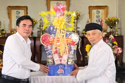 Lãnh đạo TP. Pleiku chúc mừng tôn giáo Cao đài nhân Lễ hội yến Diêu Trì cung