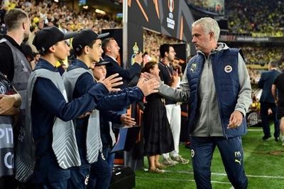 Vượt HLV Carlo Ancelotti, HLV Jose Mourinho lập kỷ lục mới