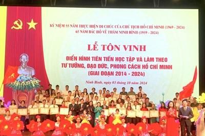 Ninh Bình tôn vinh 65 tập thể, cá nhân điển hình tiên tiến trong học tập, làm theo tư tưởng, đạo đức, phong cách Hồ Chí Minh