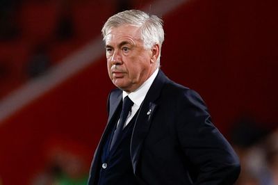 Phòng thay đồ của Real Madrid đang ngày càng xa rời Ancelotti