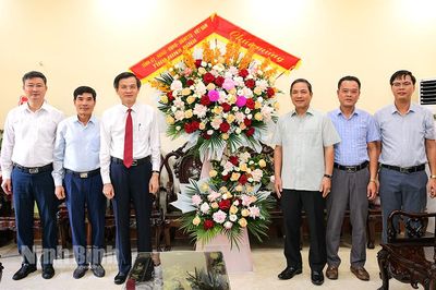 Đồng chí Bí thư Tỉnh ủy chúc mừng ngày truyền thống Hội Nông dân Việt Nam