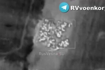 Pháo tự hành 'Bogdana' 155mm Ukraine chui bụi cây vẫn bị UAV Nga 'hỏi thăm'