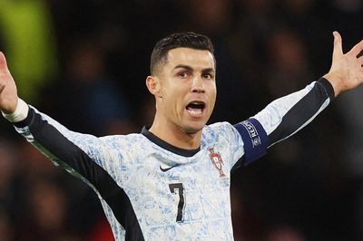 Ronaldo vô duyên, Bồ Đào Nha chia điểm Scotland