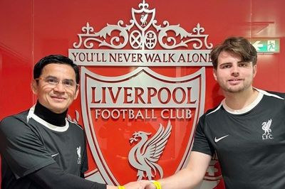Kiatisuk hợp tác với Liverpool