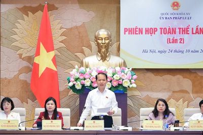 Ủy ban Pháp luật tiếp tục phiên họp toàn thể thứ 28