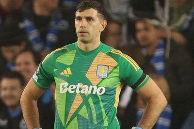 Sai lầm không tưởng khiến Aston Villa gục ngã