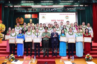 Tuyên dương nông dân tiêu biểu trong phong trào Toàn dân bảo vệ an ninh Tổ quốc
