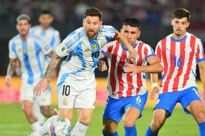 Lionel Messi 'tắt điện', Argentina bại trận trước Paraguay