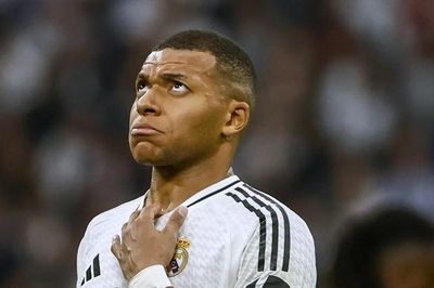 Chủ tịch Real Madrid thốt lời cay đắng về Mbappe