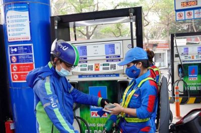 Giá xăng, dầu tiếp tục giảm đồng loạt