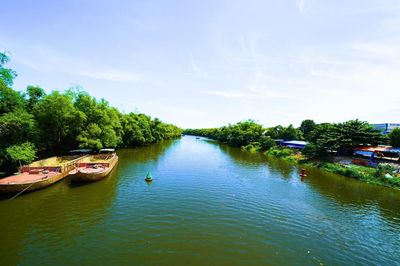Mải miết một dòng trôi