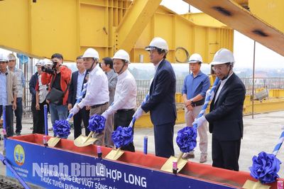 Hợp long cầu vượt sông Đáy nối tỉnh Ninh Bình và tỉnh Nam Định
