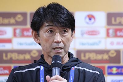 HLV Ishii Masatada: 'Chúng tôi gặp áp lực phải bảo vệ danh hiệu'