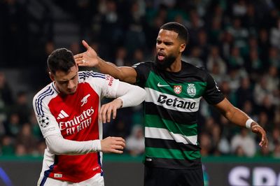 Arsenal - cánh phải quá hay, cánh trái kêu cứu