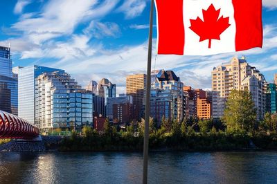 Giới chức Canada kêu gọi đáp trả mức thuế của ông Trump