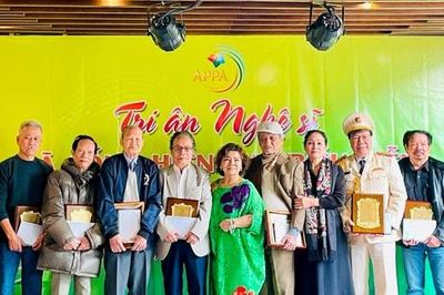 Tôn vinh các nghệ sĩ cống hiến cho biểu diễn âm nhạc Việt Nam