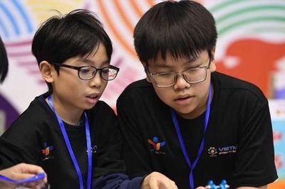 Thí sinh nhận 'mưa' giải thưởng Cuộc thi Vô địch Quốc gia STEM, AI và Robotics 2024