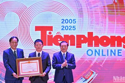 Báo điện tử Tiền Phong đón nhận Bằng khen của Thủ tướng Chính phủ