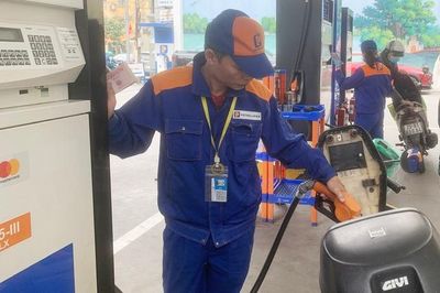 Giá xăng tăng lần 2 liên tiếp, RON 95 giá 21.019đ/lít
