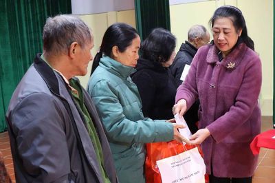 Tặng quà tết Xuân Ất Tỵ năm 2025