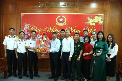 Lãnh đạo tỉnh thăm, chúc Tết cán bộ, chiến sĩ Vùng 2 Hải quân và Vùng Cảnh sát biển 3