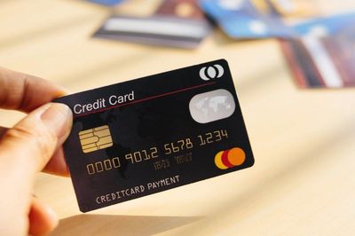 Người nước ngoài cư trú tại Việt Nam có được sử dụng thẻ tín dụng?