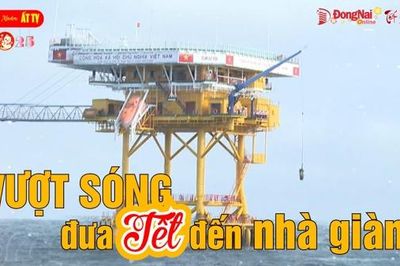 Vượt sóng đưa Tết đến nhà giàn