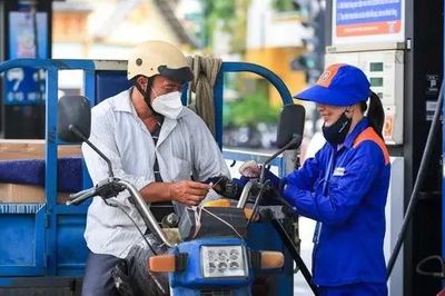 Xăng RON95-III vượt 21.000 đồng/lít