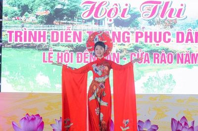 Rực rỡ sắc màu văn hóa trong trang phục các dân tộc tại Lễ hội Đền Vạn - Cửa Rào