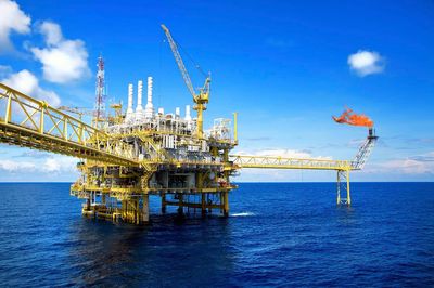 Giá xăng dầu hôm nay 22/2: Giảm sâu khi rủi ro ở Trung Đông lắng dần