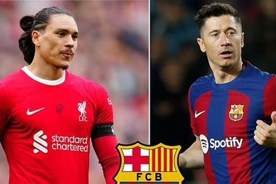 Barcelona 'chơi lớn': Đổi Darwin Nunez thay Lewandowski