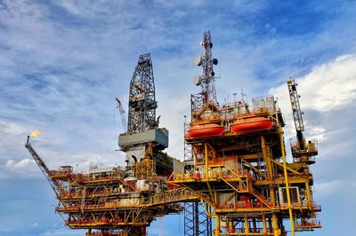 Giá xăng dầu hôm nay 1/3: Những diễn biến quốc tế mới gây áp lực lên giá dầu thô