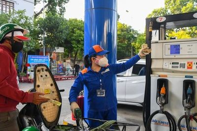 Giá xăng, dầu đồng loạt giảm sâu