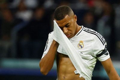 Chuyện gì đang xảy ra với Mbappe?