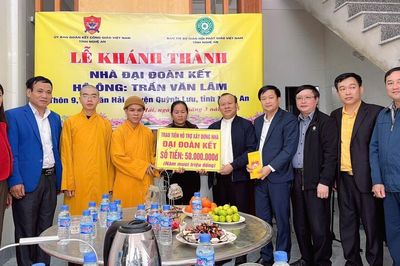 Nghệ An: Bàn giao nhà Đại đoàn kết đến hộ gia đình có hoàn cảnh khó khăn