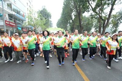 Gần 2 nghìn người tham gia Ngày chạy Olympic - Vì an ninh Tổ quốc