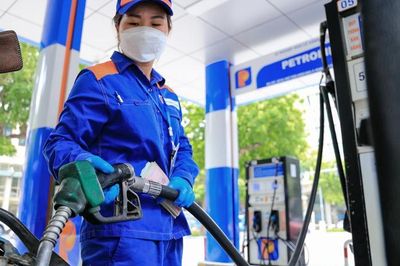 Giá xăng dầu hôm nay 2/4: Giảm mạnh