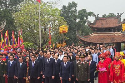 Phú Thọ dâng hương tưởng nhớ công lao Đức Quốc Tổ Lạc Long Quân và Tổ Mẫu Âu Cơ