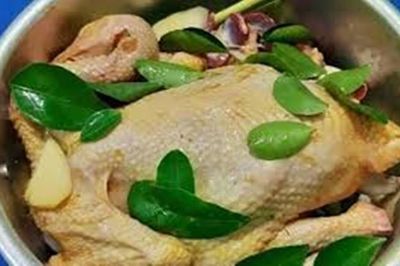 Cách luộc gà không cần nước, giữ hương vị đặc trưng đậm đà