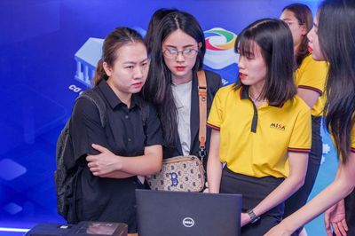 Áp dụng công nghệ trong quản lý thuế, hộ và cá nhân kinh doanh chủ động rà soát doanh thu