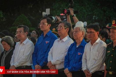 Lãnh đạo Trung ương Đoàn, TP.HCM thắp nến tri ân các Anh hùng liệt sĩ
