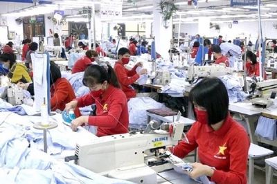 Chậm thay đổi, phụ thuộc vào một thị trường: Doanh nghiệp dệt may tự hại mình