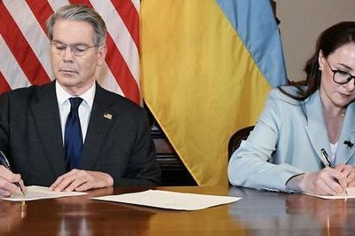 Hé lộ nội dung thỏa thuận khoáng sản Mỹ - Ukraine vừa ký kết